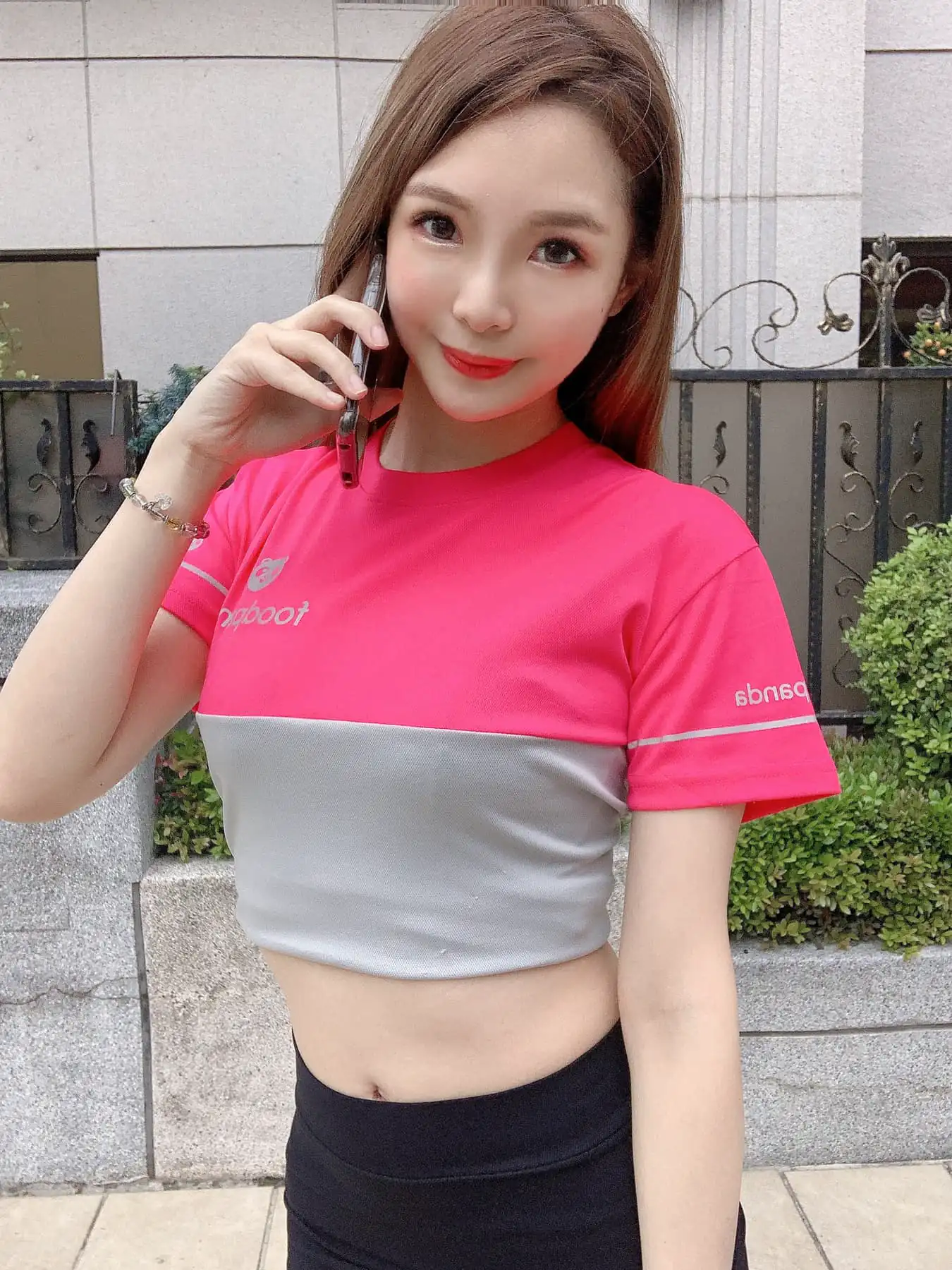 最美外送員「Michelle 雪兒」驚喜化身美人魚！E 級棒「正面照」讓人戀愛 - 網路美女