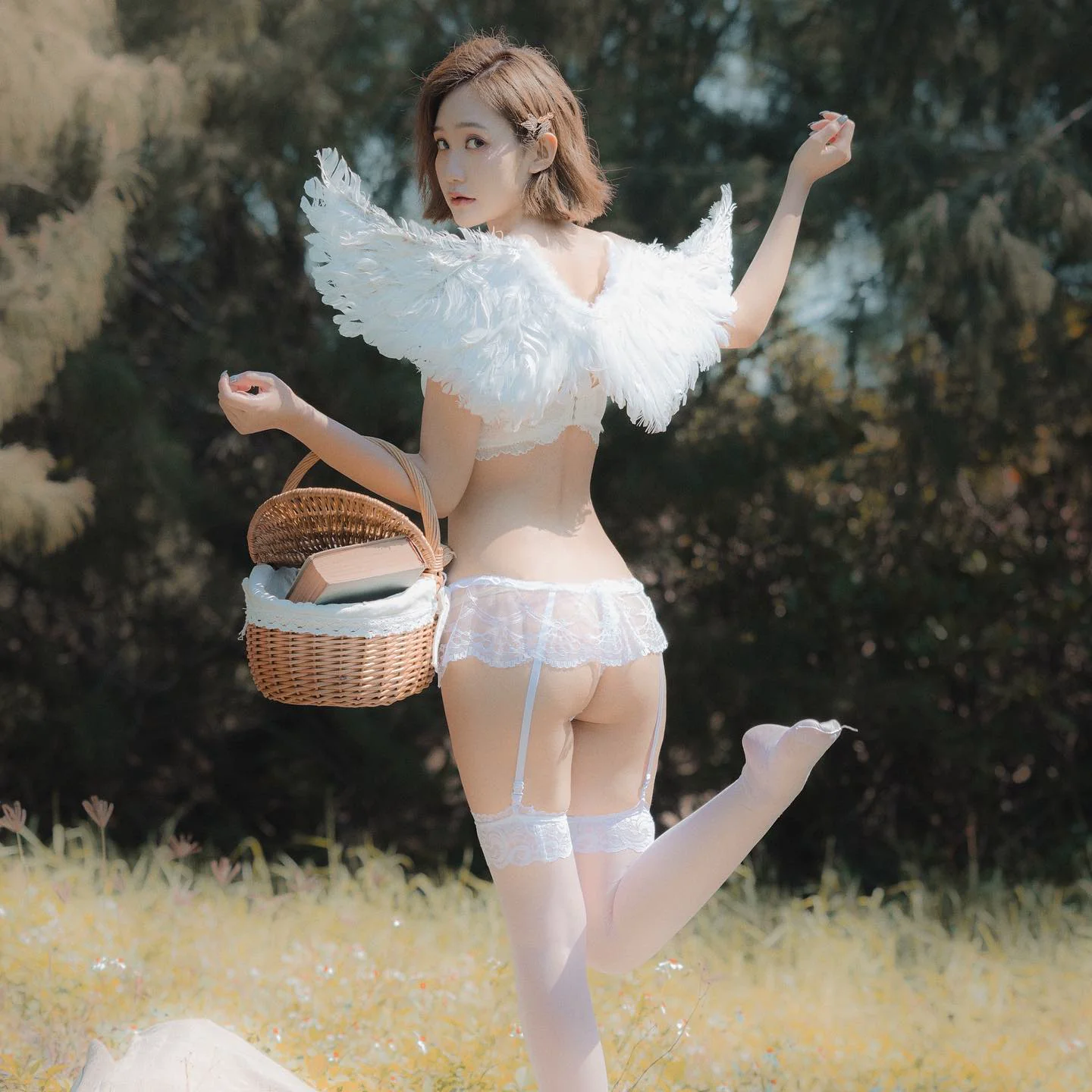 純欲小天使「蔣馨」下凡超仙氣，嫩乳轉身再現微笑臀　網：「超想抓！」 - 網路美女