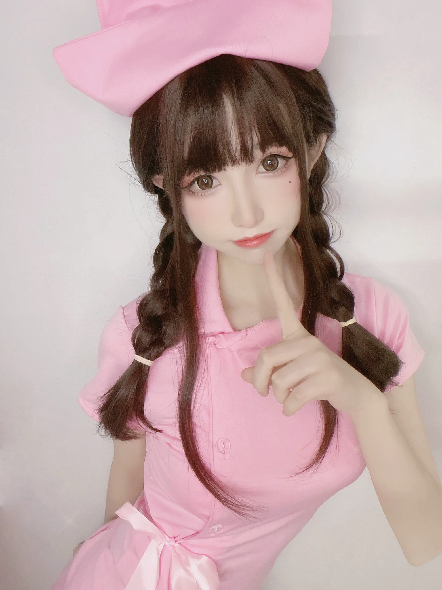 正妹Coser頂蘿莉萌顏撒嬌太犯規　畫風一秒轉換神級美腿露出性感炸裂 - 網路美女