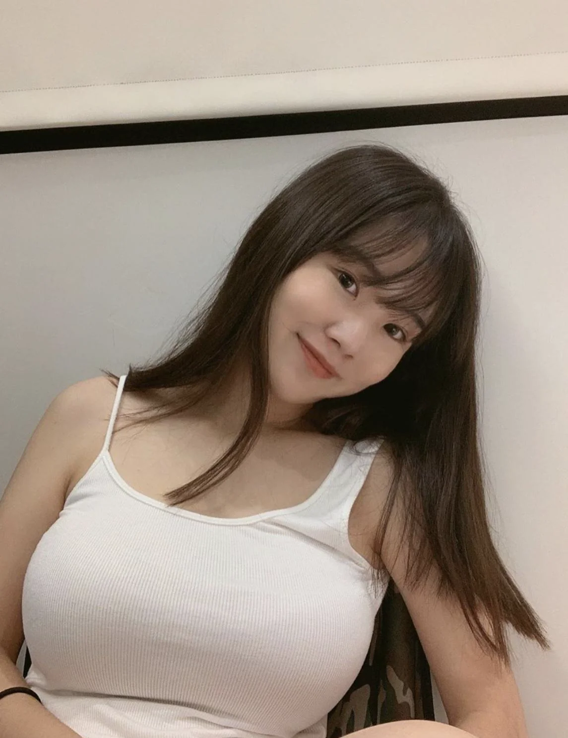 那個隱乳妹長大了！甜美妹子「Lucy」升格準媽媽　罩杯也跟著升級 - 網路美女