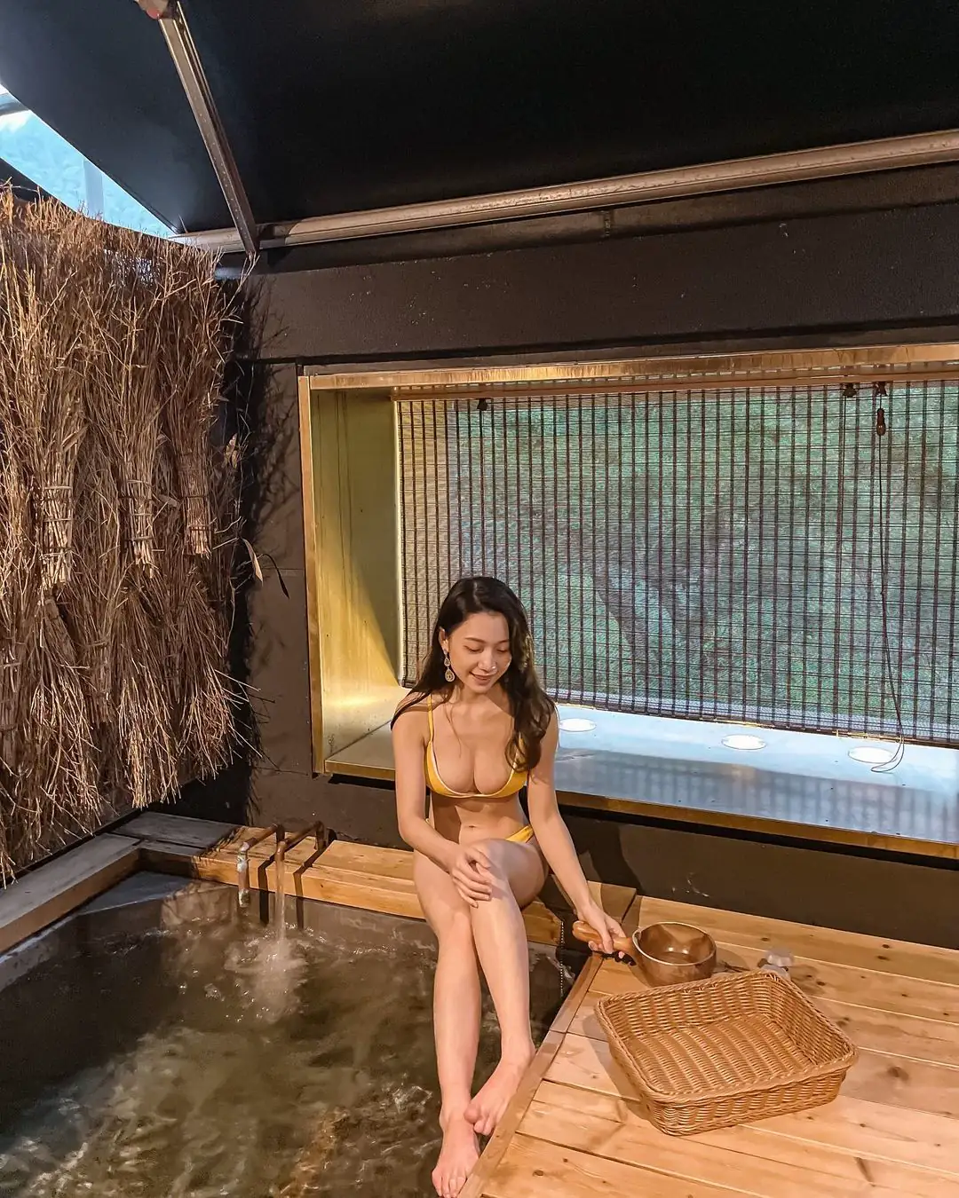 天冷也有福利照！「爆乳部落客」比基尼泡湯，超養眼美胸長腿一次露出！ - 網路美女