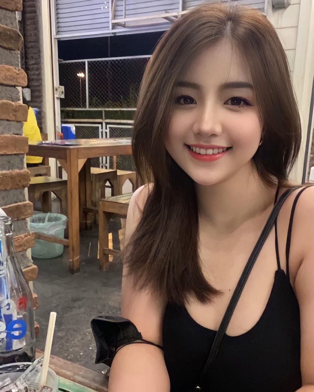「巨乳版陳妍希」乳量超澎湃！清純臉蛋＋魔鬼身材，小背心hold不住雙球！ - 網路美女