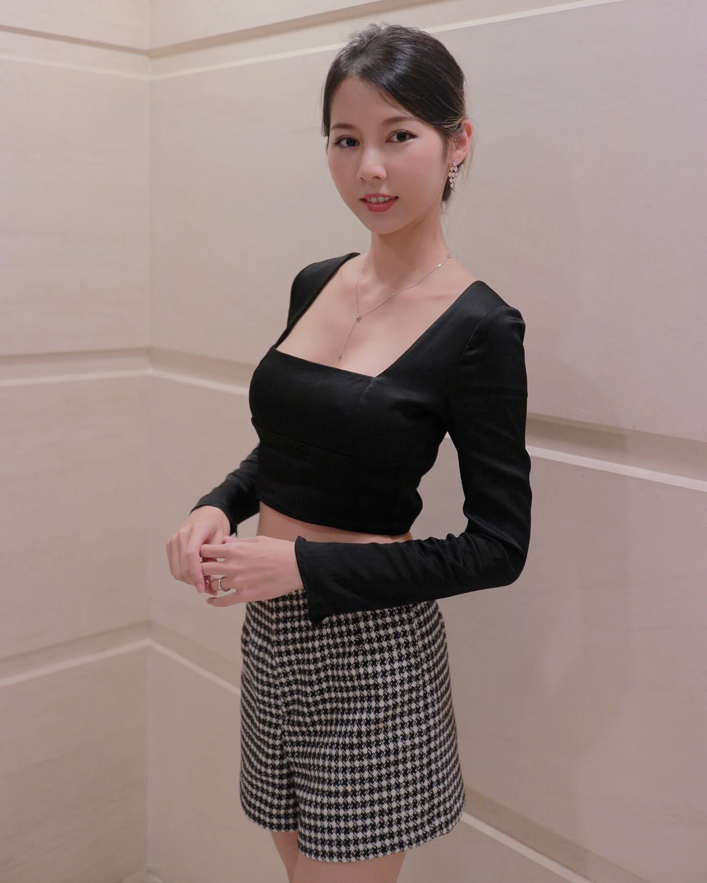 超辣！科技法律研究員「艾莉絲 Alice」開胸泳裝展現姣好身材 - 網路美女