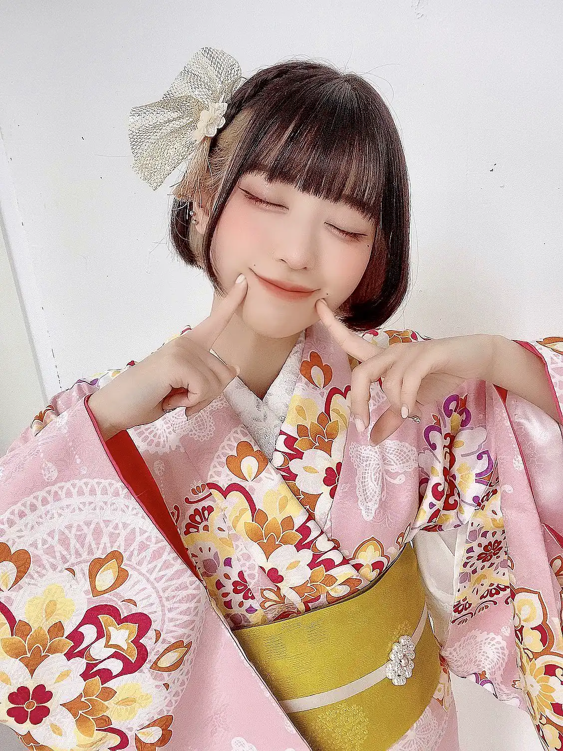 萌寵系美少女甜美笑容超療癒　一看就忍不住嘴角跟著上揚露出謎之微笑 - 網路美女