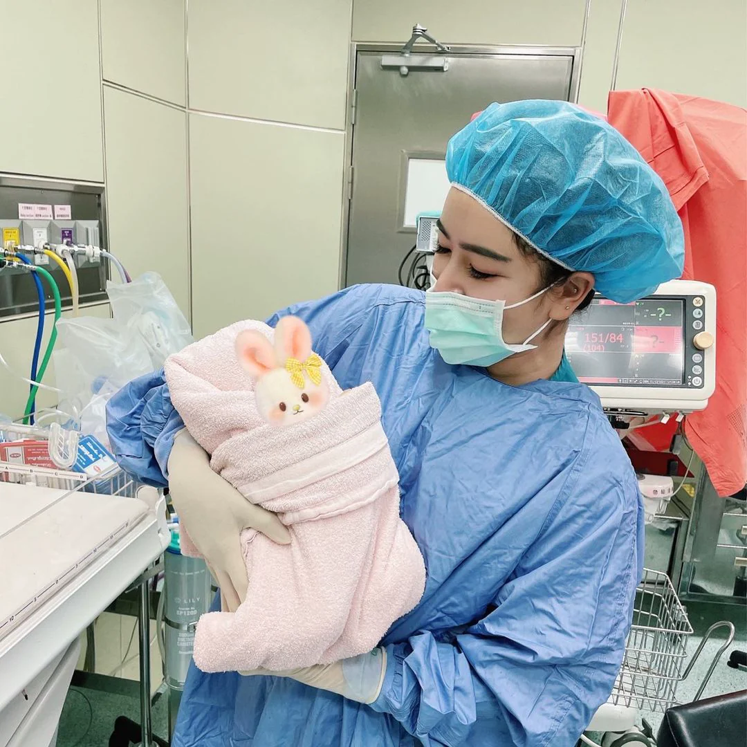 正妹婦產科醫師「潔西卡」：氣質甜美與逆天長腿的完美結合