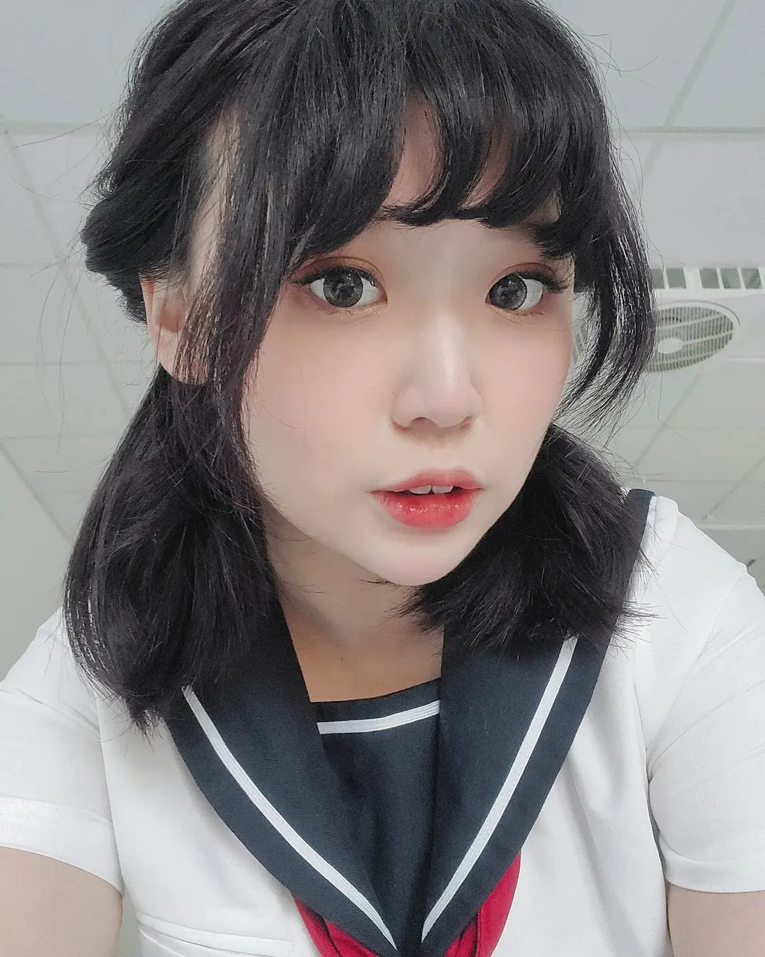 萌甜學妹「茹茹Ruru」挑戰叛逆套絲襪，下課秒脫露「美嫩臀肉」驚艷眾人 - 網路美女
