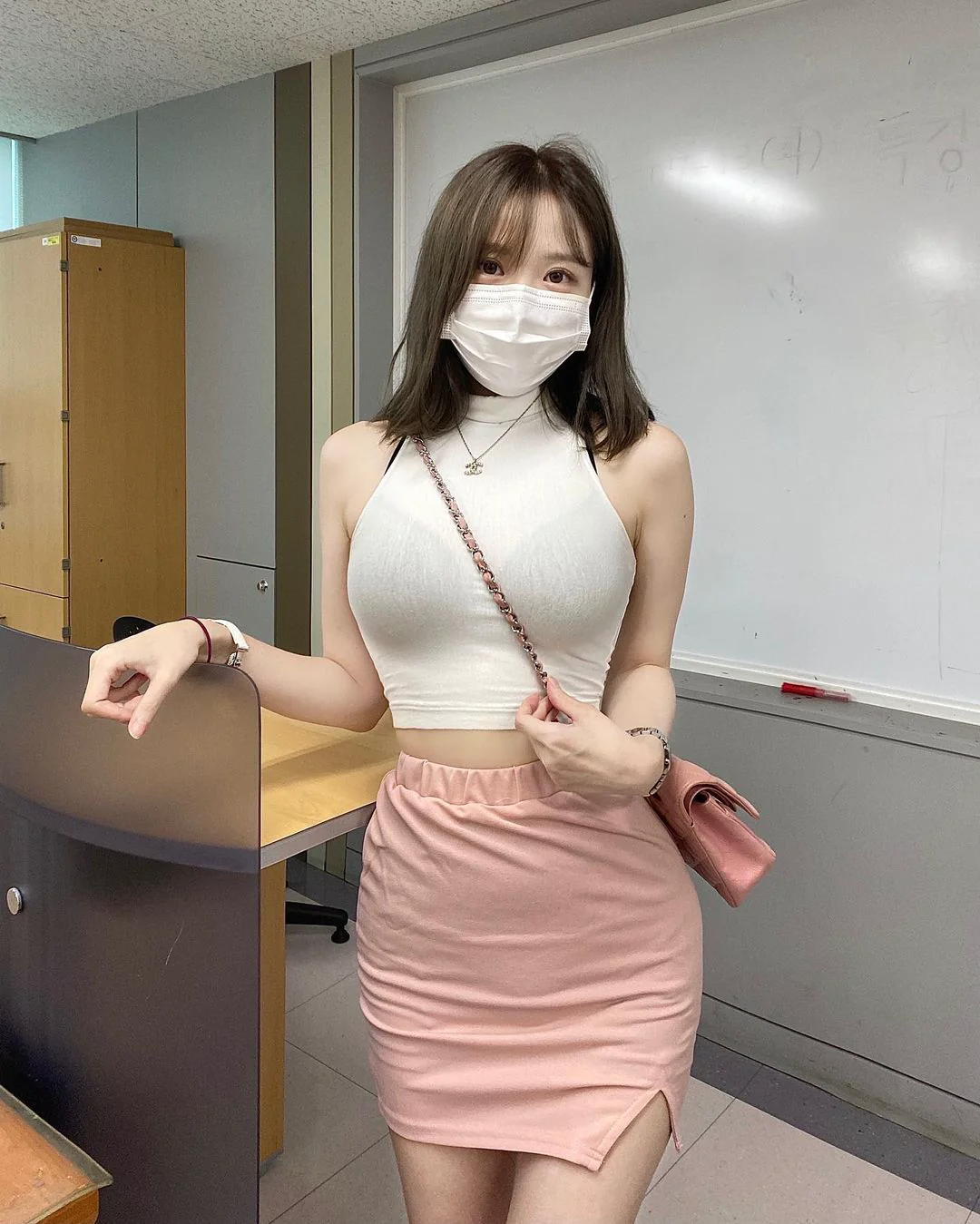 揭秘漢陽女子大學「童顏巨乳教師」！內衣秀凹凸曲線超犯規