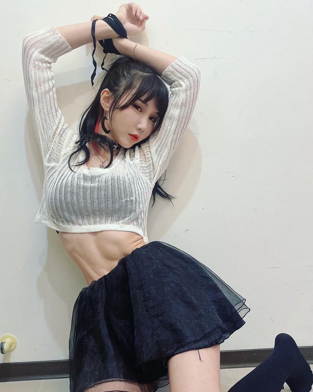 「猖狂模特自捆搭火燙辣肌，網友傻眼：真的Han扯！」 - 網路美女