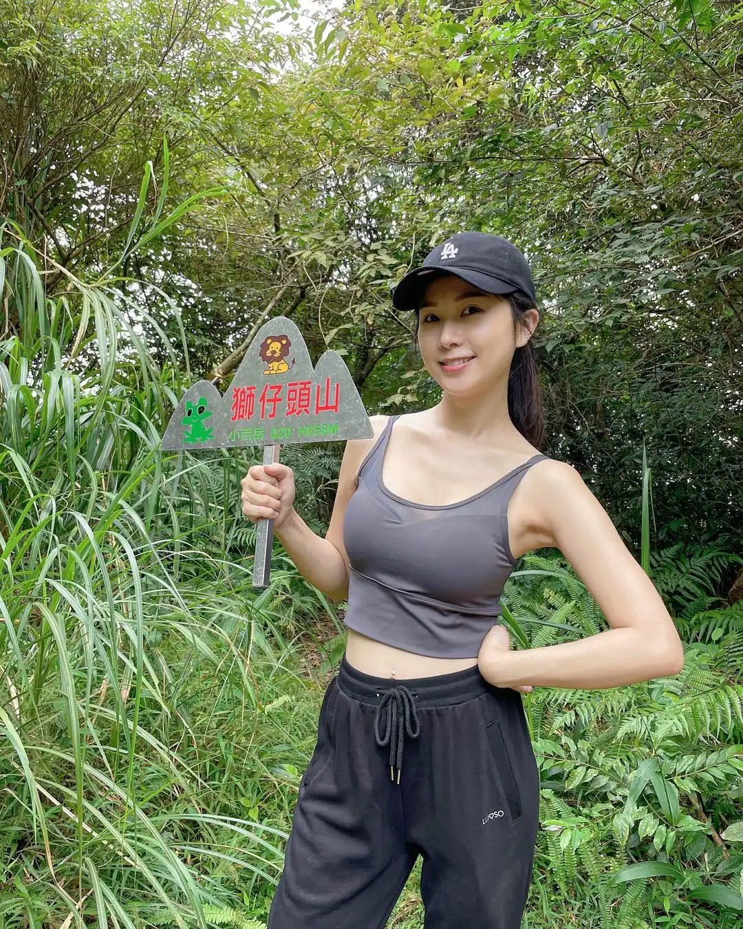 探險新伴侶！超辣「陽光正妹」與她的巨乳馬甲線一起上山下海 - 網路美女熱話