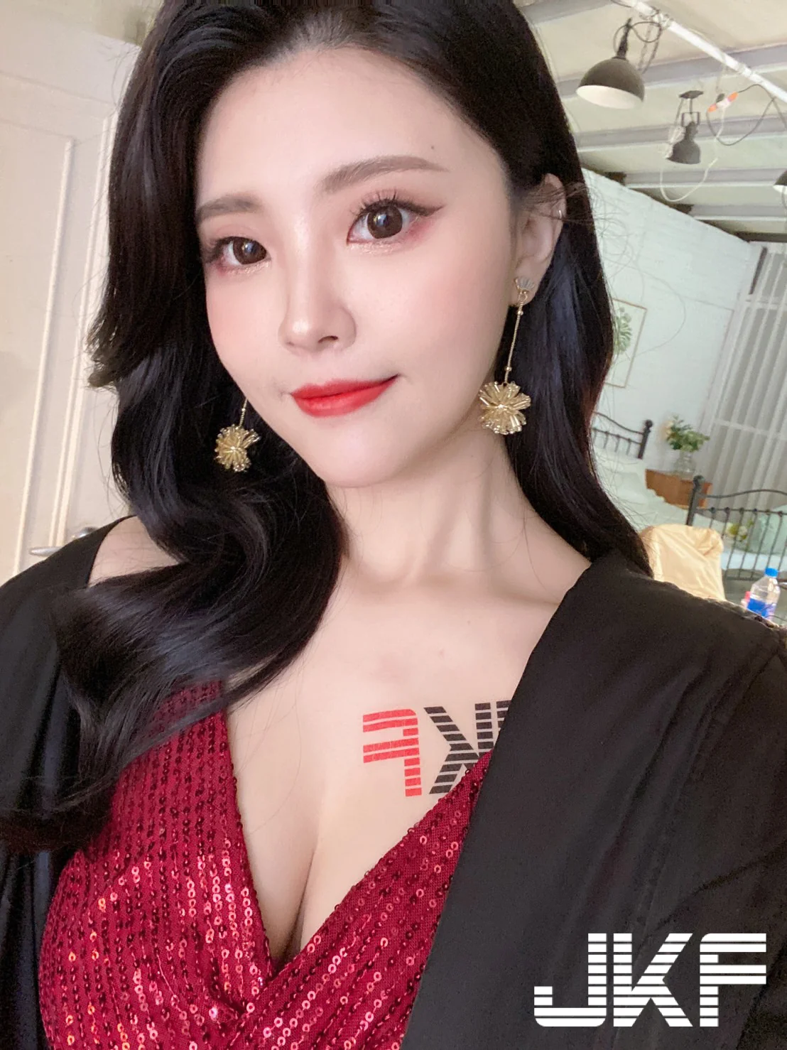 虎年大吉！性感女神「苡琍」爆乳賀歲福利，「飽滿圓乳」讓你財源滾滾！ - 超熱網紅