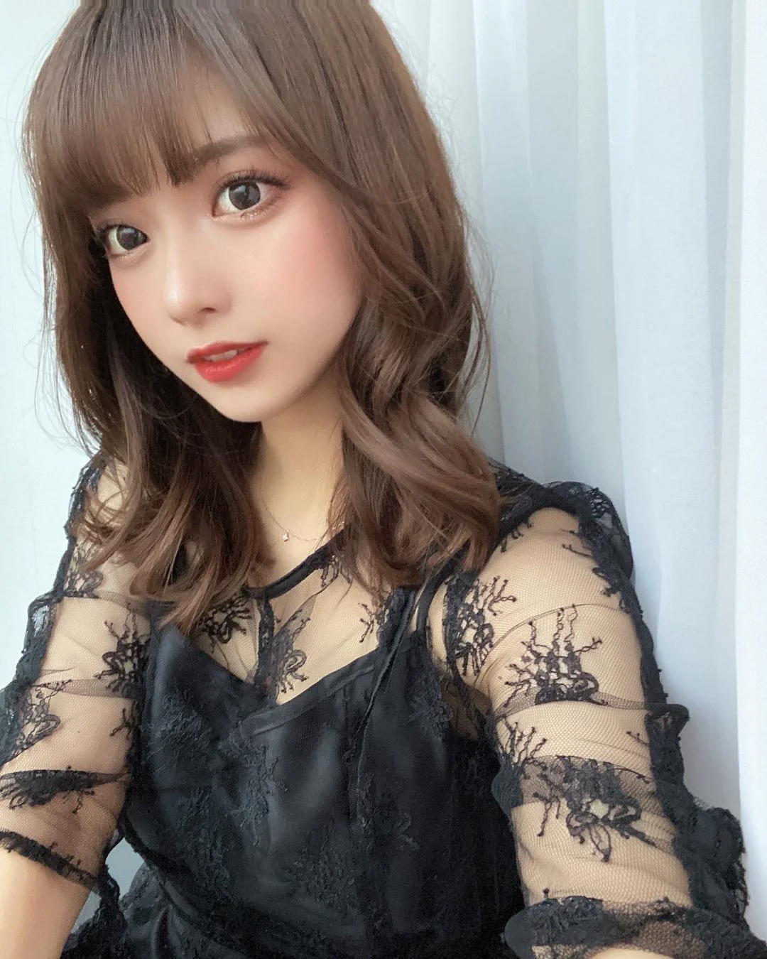 網路美女秀「透膚裝性感曲線」，甜心櫻花妹嬌小超吸睛！