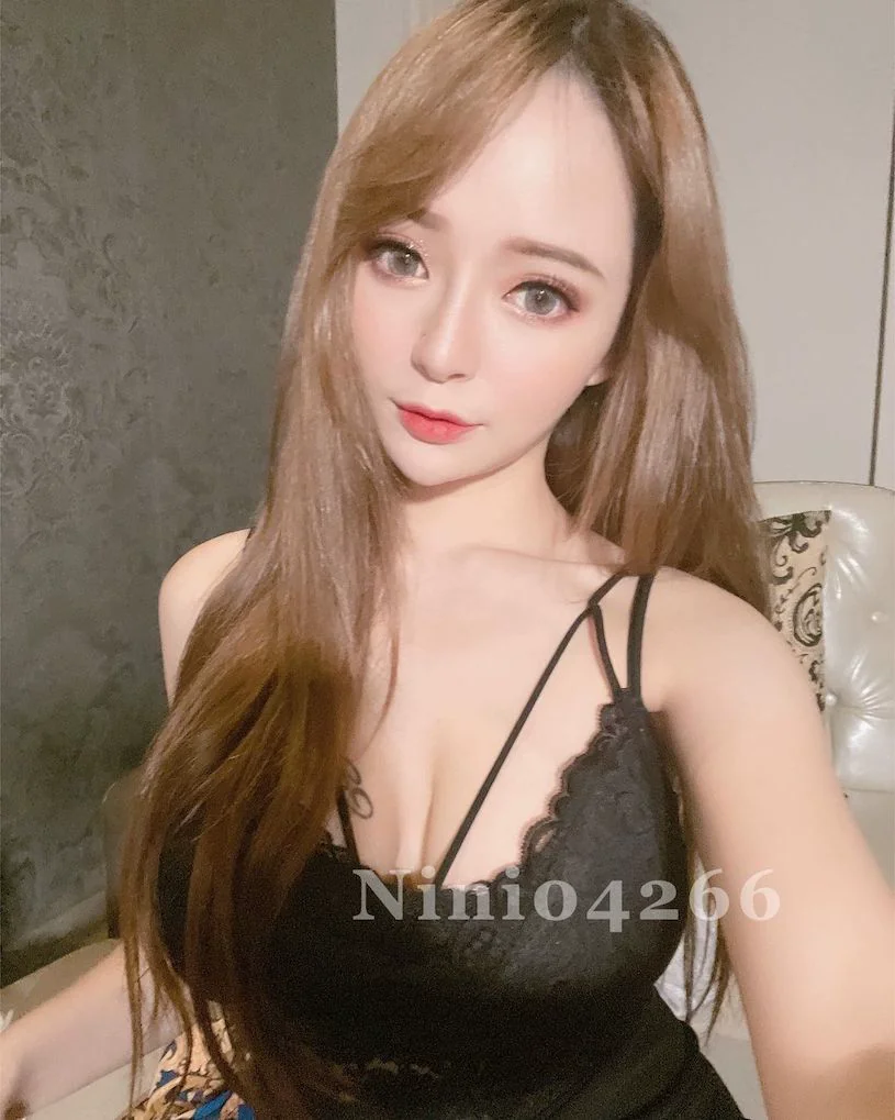 火辣浴缸自拍！妮妮 nini 飽滿雙峰狂露出 - 網路美女必看