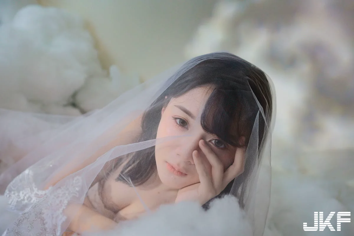 【爆乳誘惑】倩倩粉嫩內衣秀，曲線超優質讓你心動！- 網路美女
