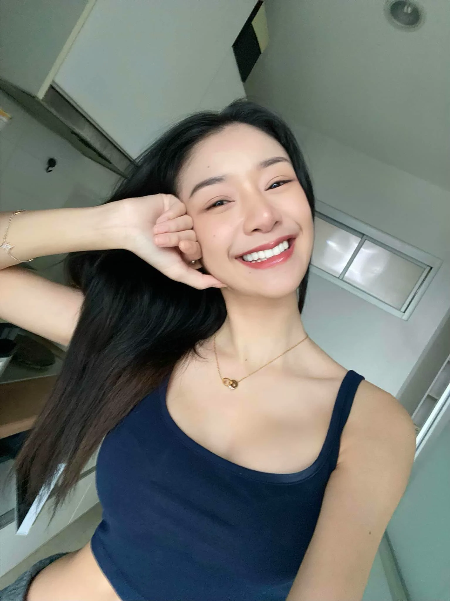 泰國「微笑女神」超火辣！網友瘋傳「事業線＋水蛇腰」照片，瞬間追蹤破表 - 網路美女