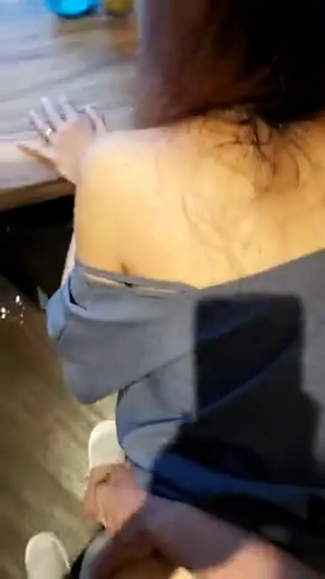 文大母狗瑄口爆吐在布丁上一起吃