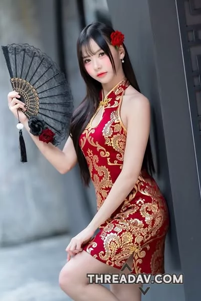 風情萬種旗袍美人，媚眼含羞激情四射。