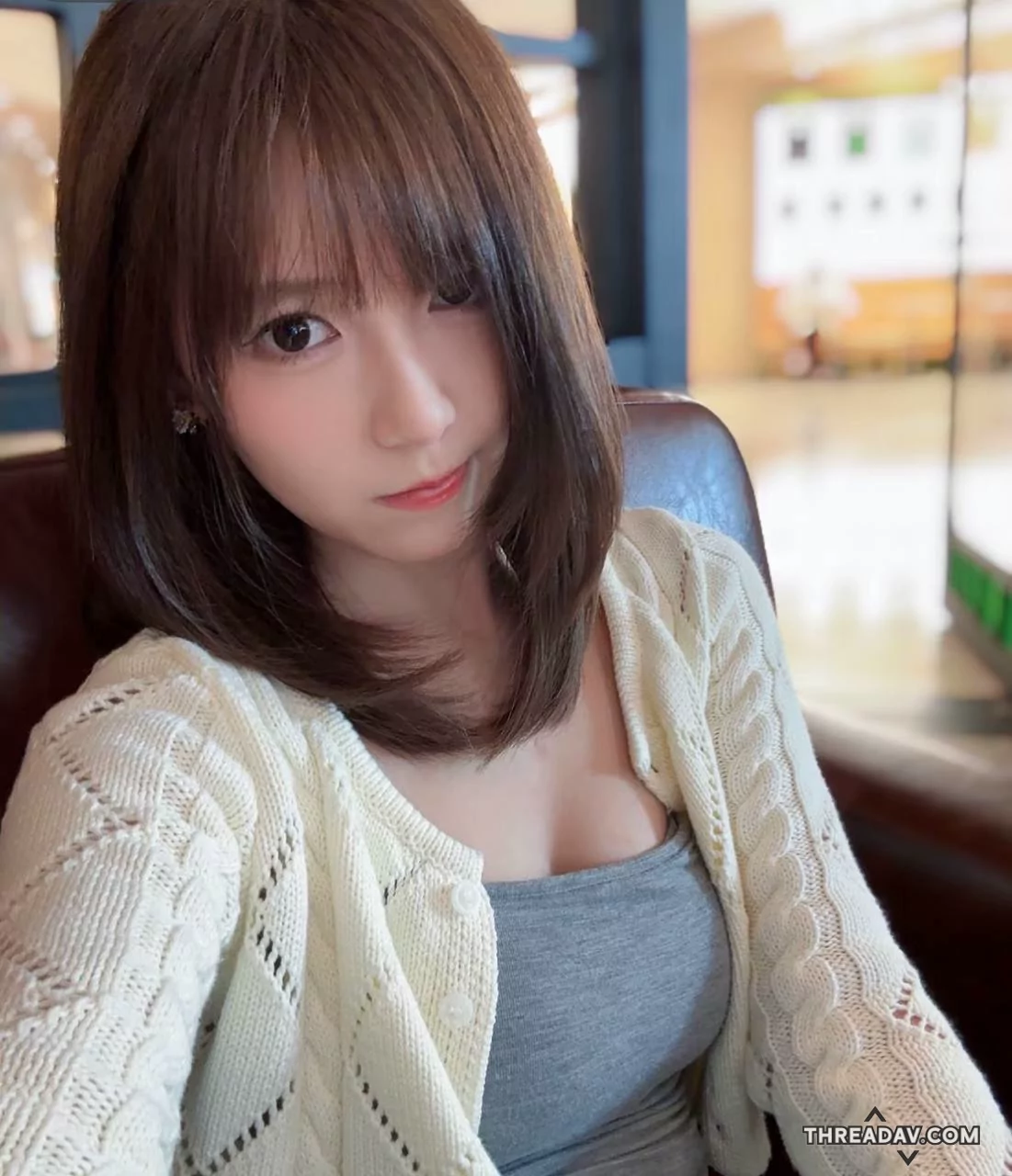 孤獨美少女尋找出口，獨自面對內心深處的渴望。