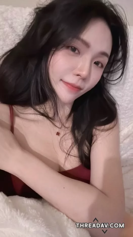 女友視角，凌亂的頭髮也是有幾分性感