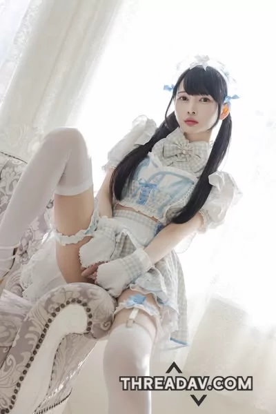 女僕性感照流出，誘人身材令人垂涎。