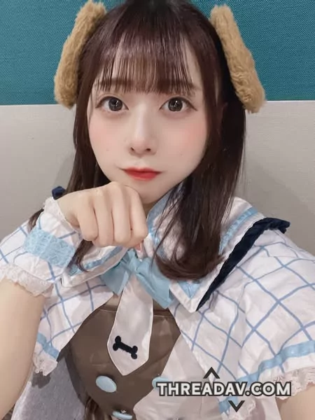 雙馬尾制服女孩變身狗狗系萌寵自然穿搭甜到不真實