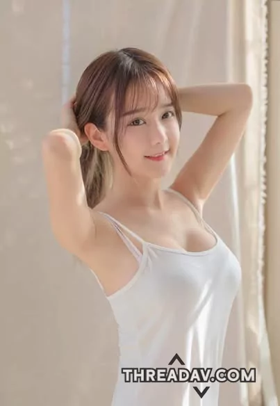清純清新少女超唯美顯露些性感，眼神無辜真甜美