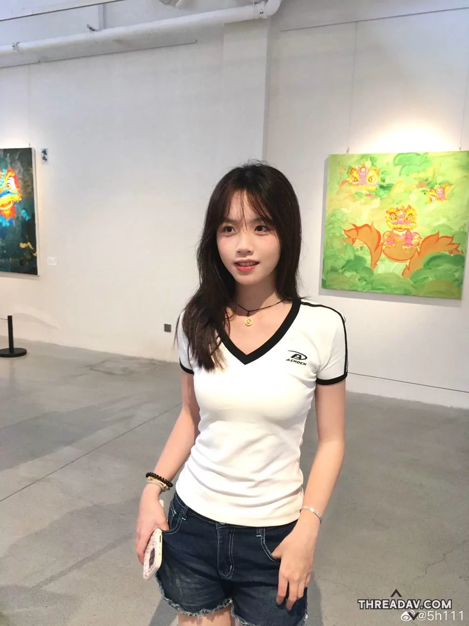 想看校花掀起露奶?