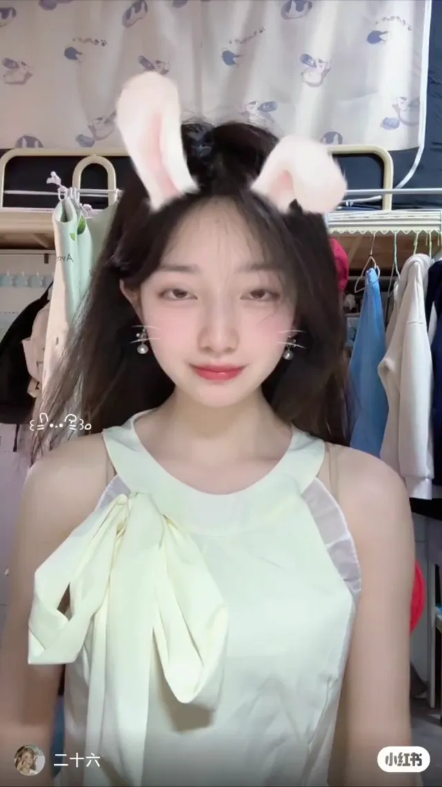可愛妹子脫衣視頻~~