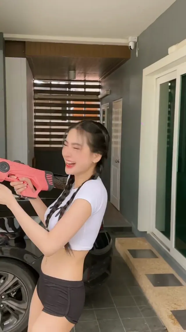 這泰女真漂亮，我也好想射她~大奶身材又火辣，聲音也好聽