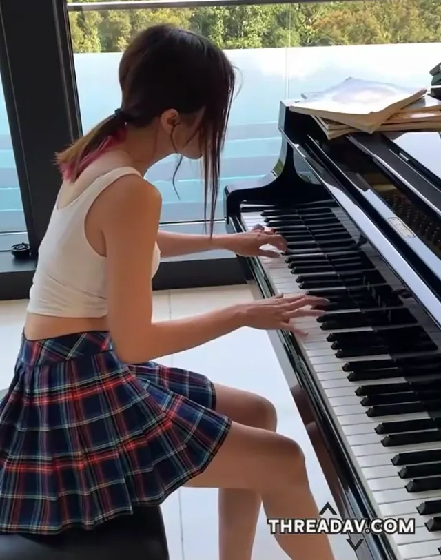 少女內衣鋼琴演奏｜療癒系放鬆音樂 Relaxing Piano