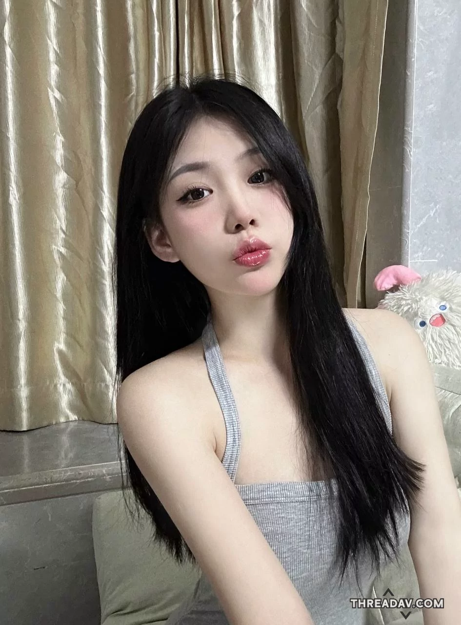 嘟嘴也能這麼有殺傷力？她一眼電翻全網⚡