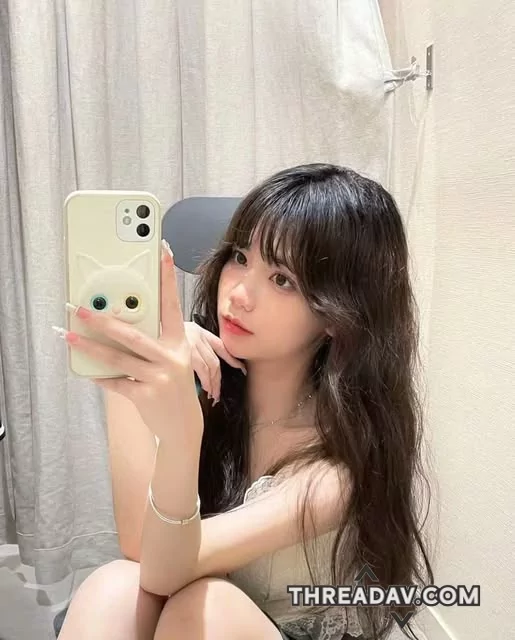 試衣間自拍，剛好多人看我，是因為我太可愛嗎
