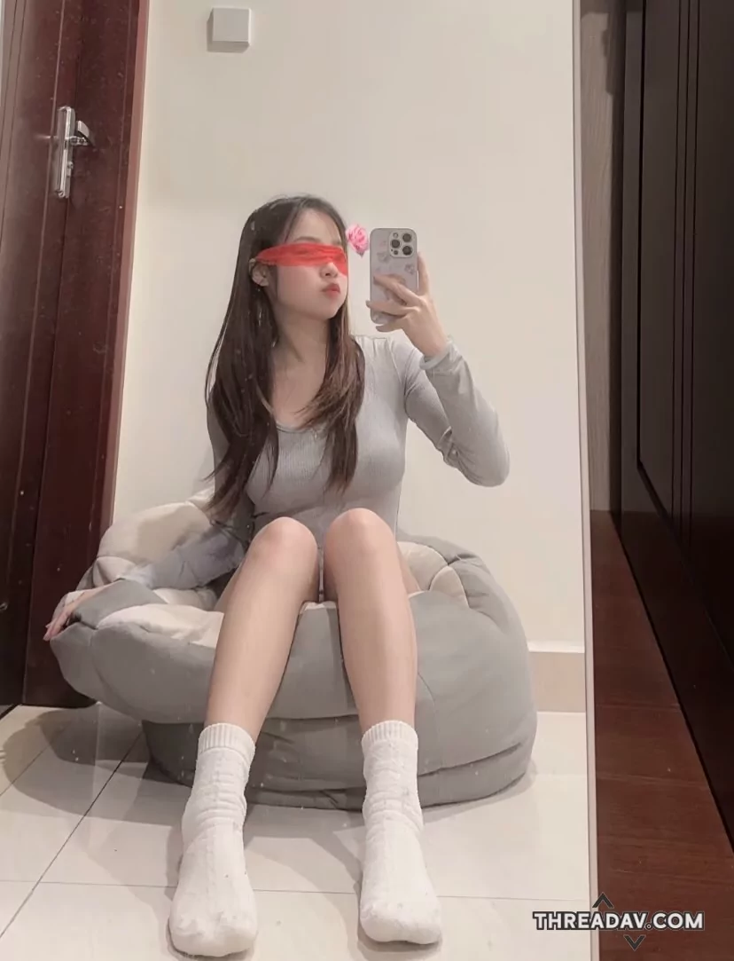 女朋友不用太美 像我这样普通比较不怕被拐走😁  