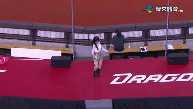 比賽看球，表演看她！權喜原中場辣翻了🔥#中華職棒
