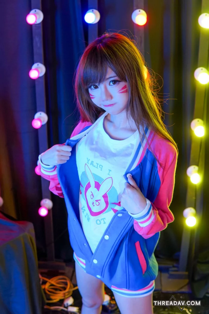 Sally Dorasnow - DVA Gamer Girl 