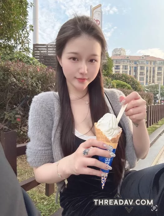 這冰淇淋跟我一樣好甜喔~有沒有螞蟻們要舔舔看的呢