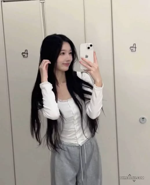 高顏值清純美女，甜美可愛的臉蛋又有性感爆乳的身材