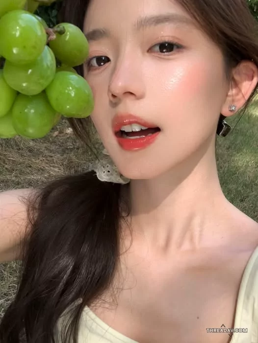葡萄好甜好香，但也沒有比我誘人好吃，想吃嗎