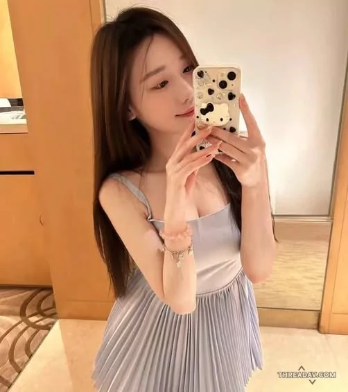 雖然我身材嬌小，但想露的時候還是有幾分姿色的，自拍下爆乳