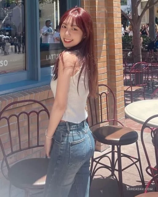 好高顏值的美女，全身比例真完美，有大胸部又有翹美臀