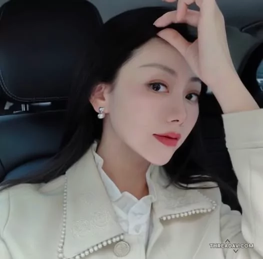 雖然我是貴氣的美女，就算有距離感但也抵擋不住我的美豔艷麗