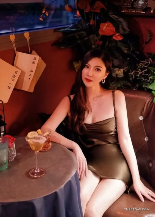 這麼好的氛圍有氣氛的酒吧，當然要穿的性感點，你們知道我在哪裡嗎