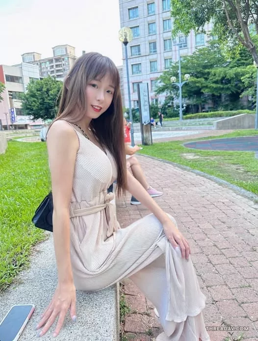 就是不給你們看正面，因為我怕你會被我的巨乳爆擊