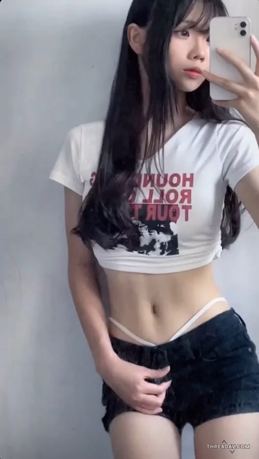 這腰這腹肌在甜美的少女身上看起來很誘人性感
