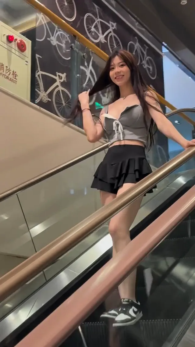 請問女孩為何這樣看我？