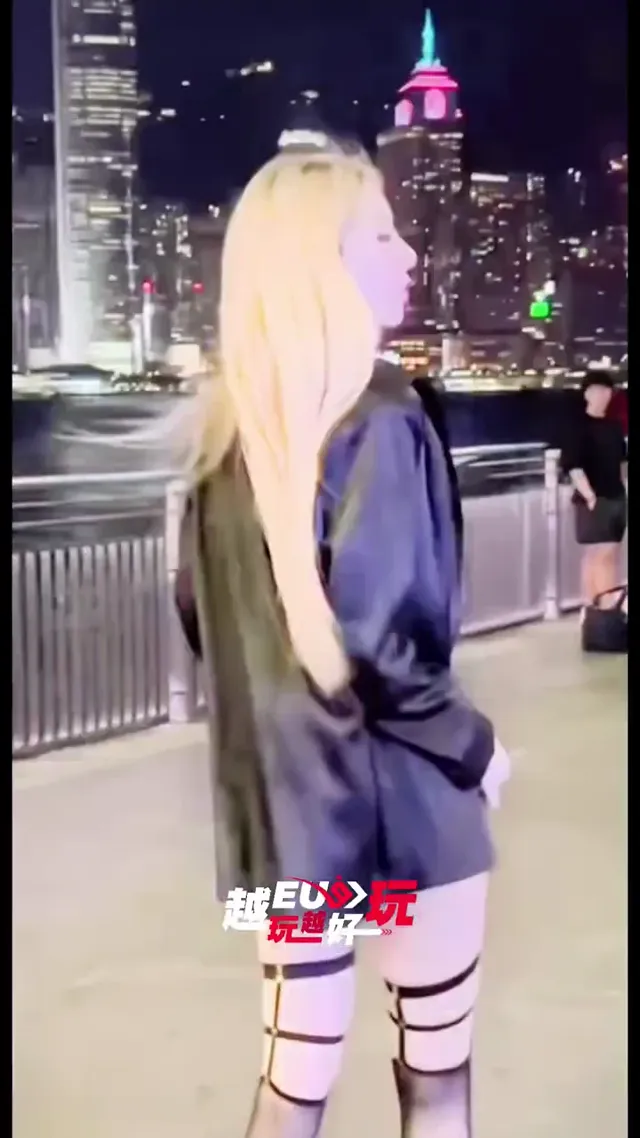 高冷小姐姐，出现在戏里的夜景