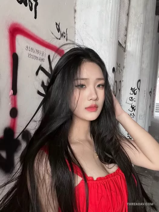 今天穿鮮豔的洋裝爆乳裝上街，被搭訕說想認識，真有那麼魅力嗎