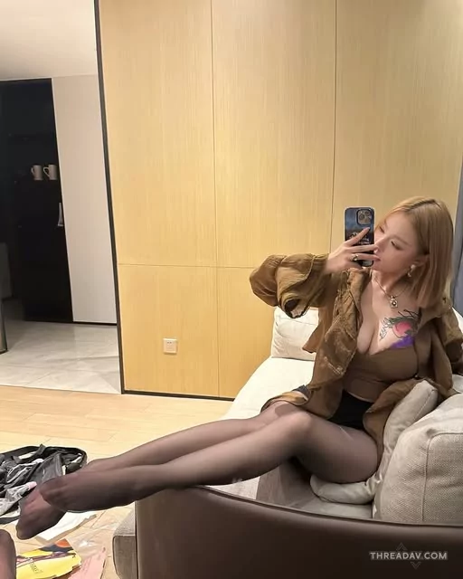不是故意，這樣坐著，也太撩了吧