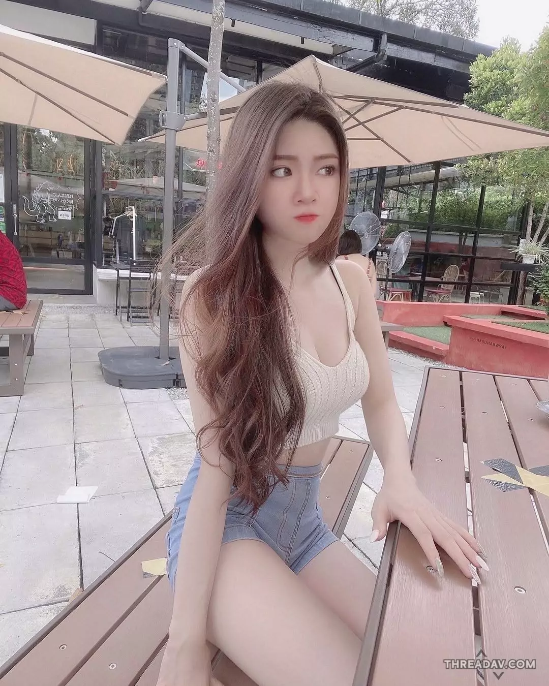 妹子一個人，是等你一個有緣人