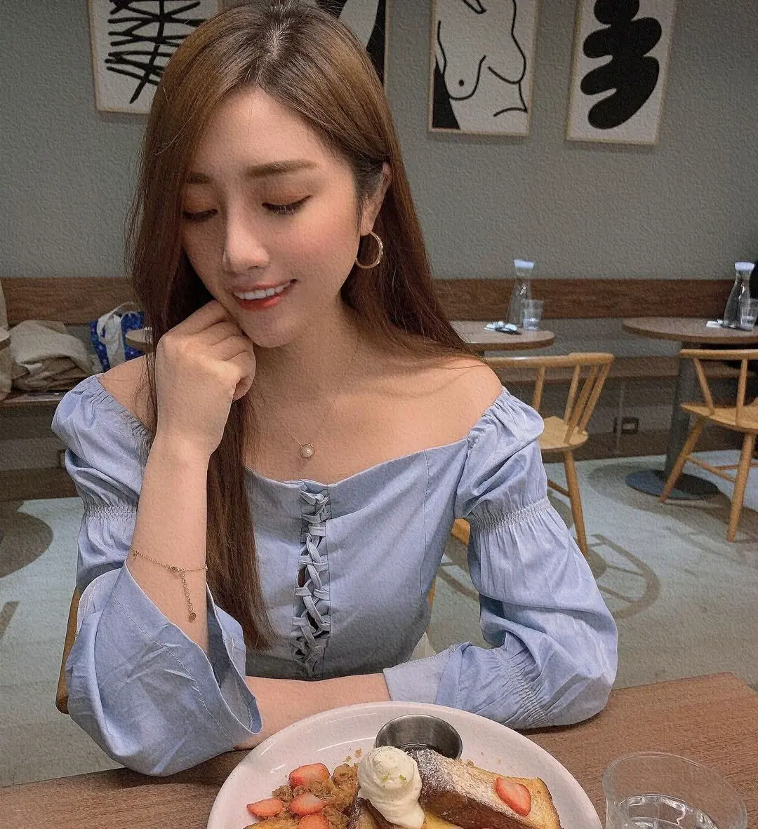 美食配美女美味加分