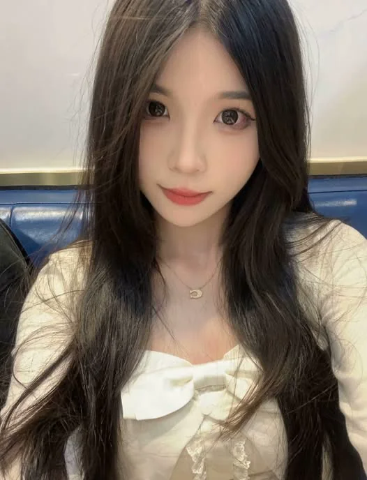 看起來乖乖的，這不是女友感，是讓你失守的那種清純撩